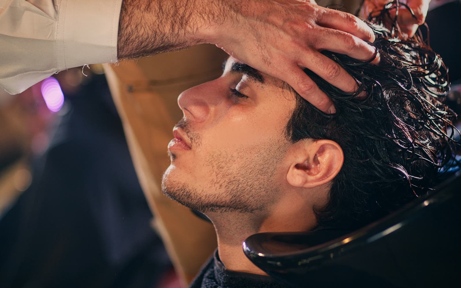 خدمة العناية الرجالية للرجال في أليكس آند كو